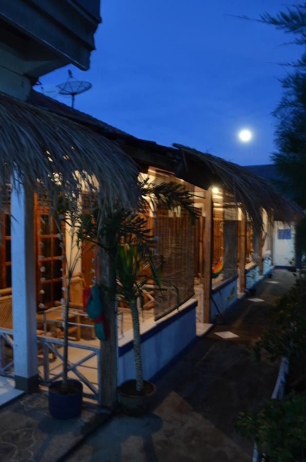 Blue Whale Guesthouse Гілі-Траванган Екстер'єр фото